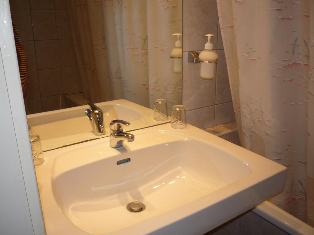 Kaloz Fregatt Panzio & Etterem Hotel Tata Habitación foto